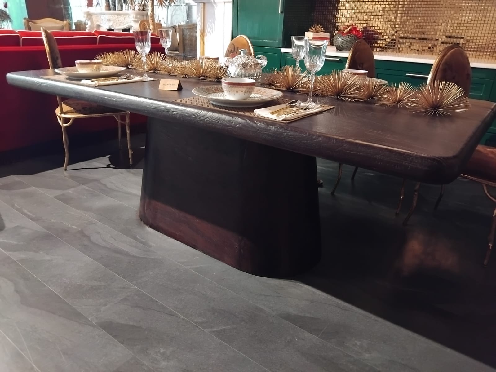 Sonarvan Dining table