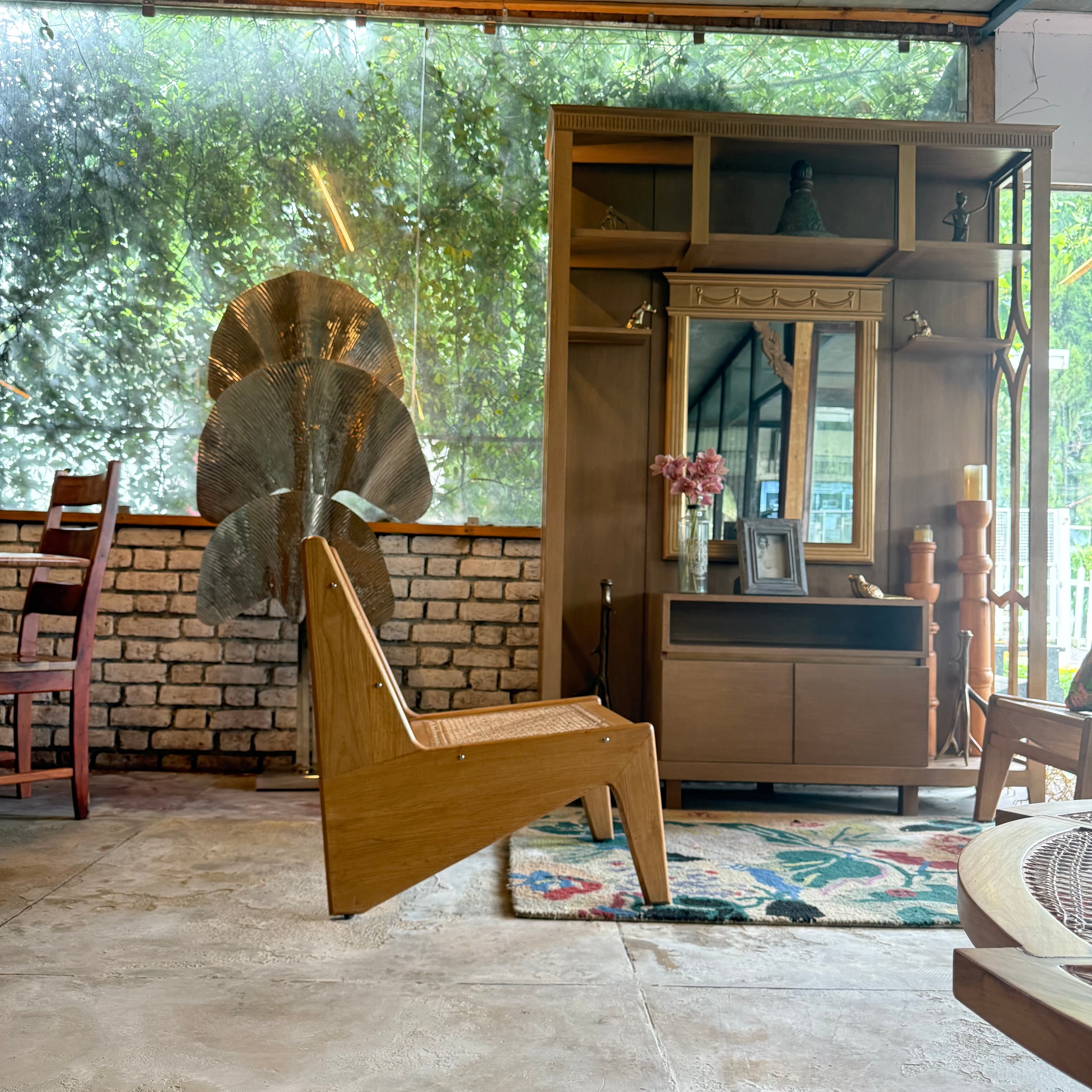 Kangaroo chair